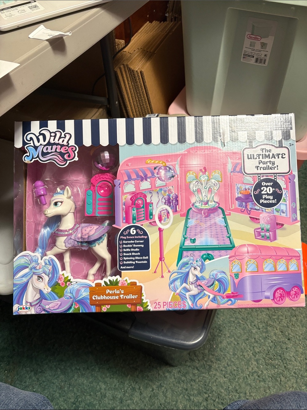 Mini Manes Perla Clubhouse Trailer Playset - Pink